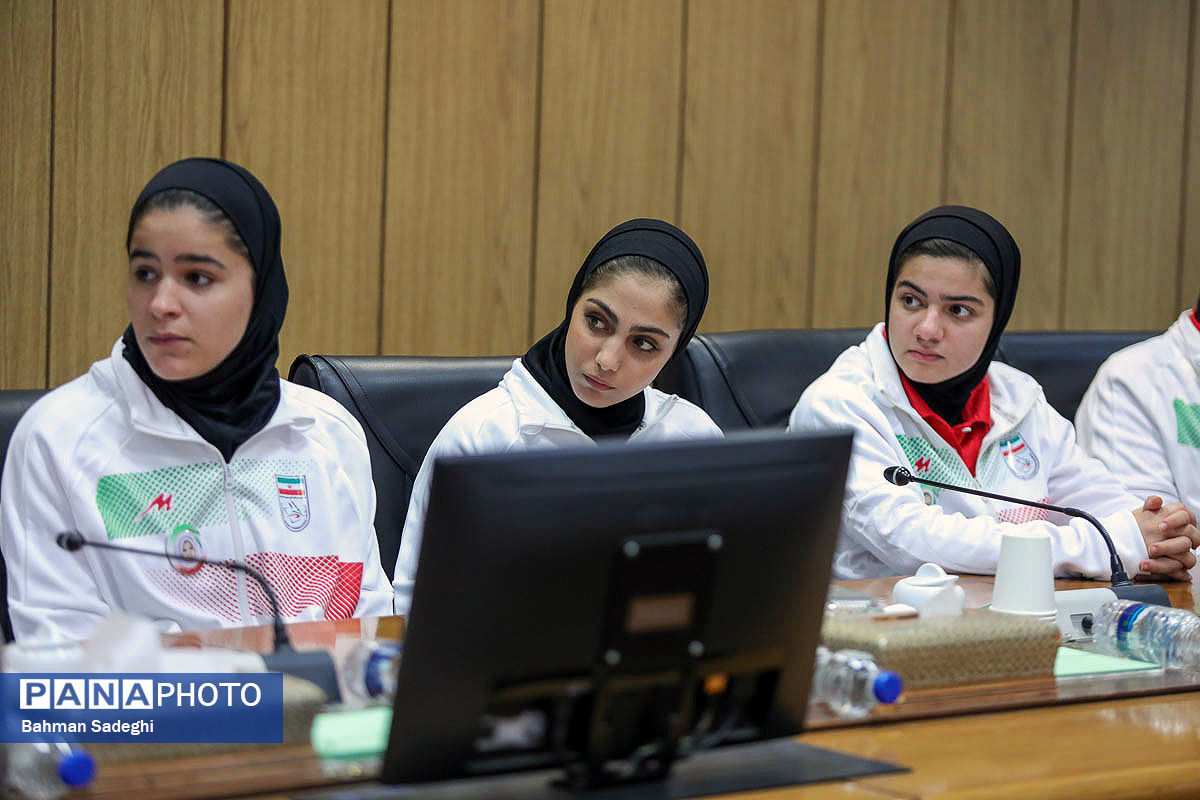 مراسم+بدرقه+تیم_های+ملی+فوتسال+دانش+_موزی+پسران+و+دختران+ایران+به+رقابت_های+جام+جهانی (3)