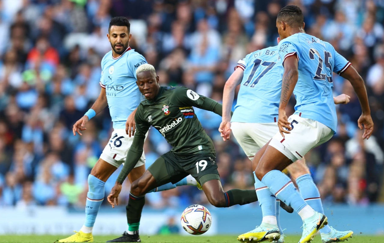 moussa_djenepo_of_southampton-riadmahrez-kevindebruyne-manchestercity-2025