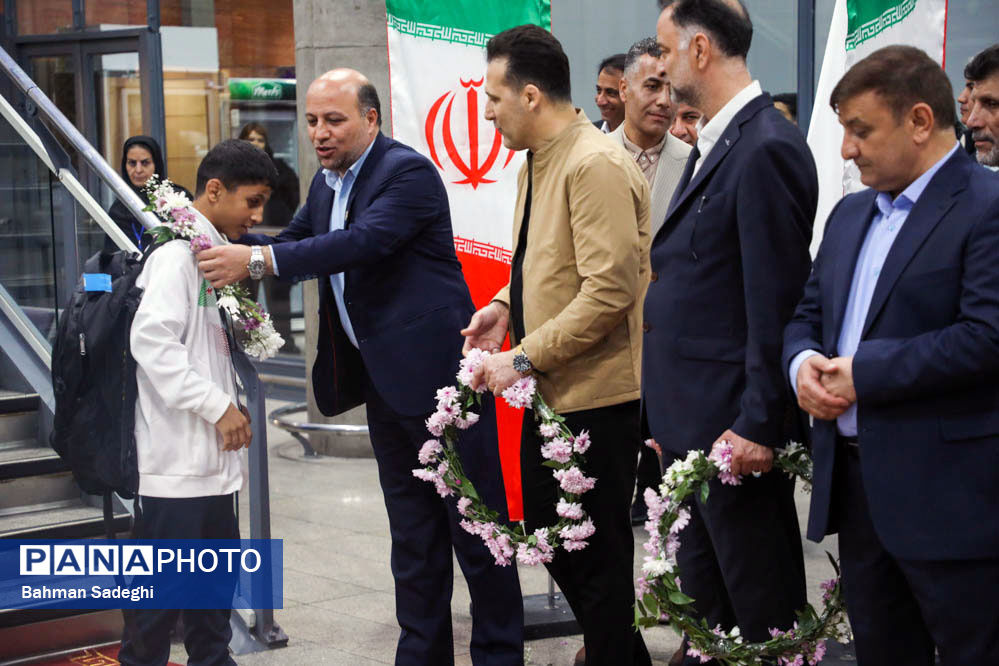 آیین+استقبال+از+کاروان+ورزشی+دانش_آموزی+امید+ایران+از+رقابت+های+ژیمنازیاد+صربستان+(12)