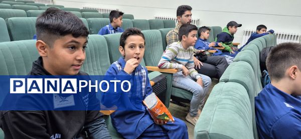 دانش آموزان دبستان امیر آقایی مهمان برنامه پرنشاط جوانه های کانون لقمان کاشمر