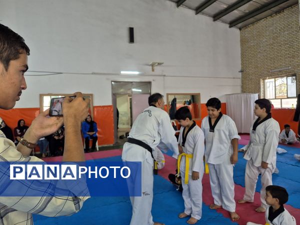 دانش اموزان تکواندوکار کاشمری پله اول ترقی را پیمودند