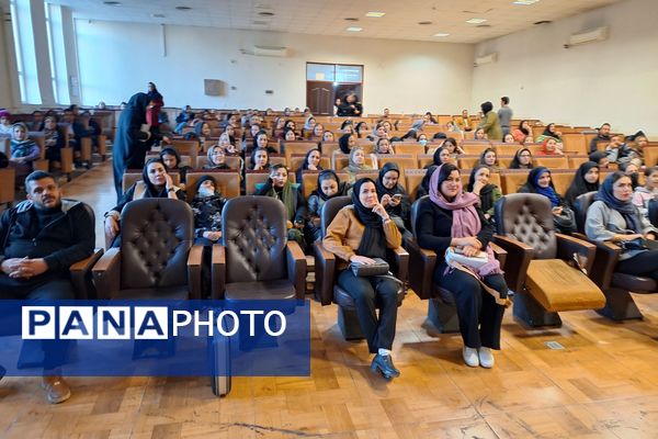 کارگاه آموزشی پیشگیری از آسیب‌های اجتماعی در آموزشگاه معارف۶ ناحیه ۳