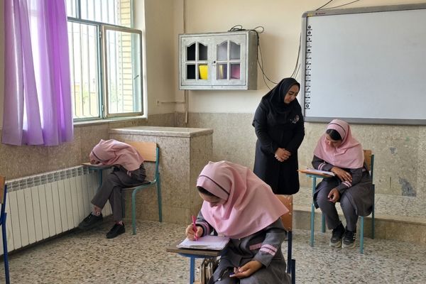 ششمی‌های دبستان کوثر حیدری در تکاپو امتحانات