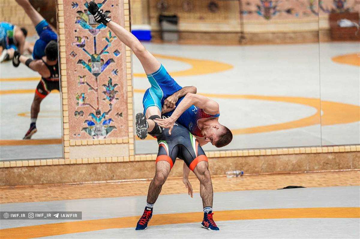 طلای ۵۵ کیلوگرم به کشتی‌گیر گرجستانی رسید؛ احمدی نقره‌ای شد