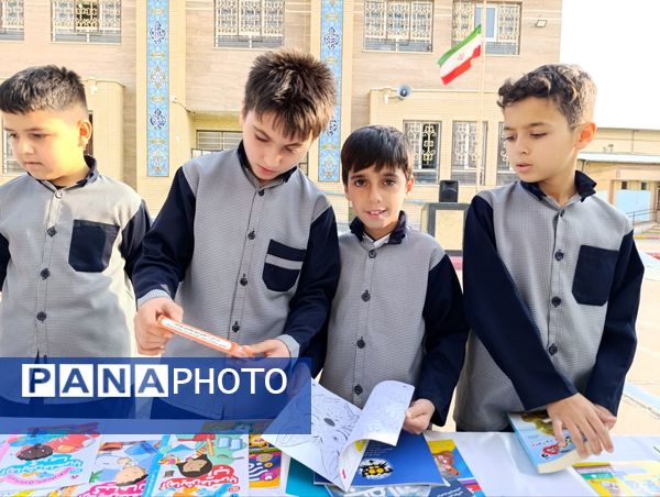 برگزاری نمایشگاه کتاب در دبستان معلم دو آشخانه 