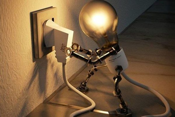قطعی برق در روزهای گرم تابستان برای اقشار مختلف مشکل‌ساز شده است