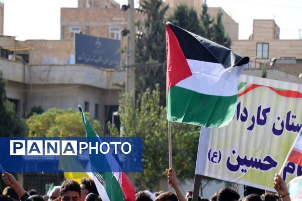 حضور پرشور دانش‌آموزان پاکدشتی در راهپیمایی روز ۱۳ آبان