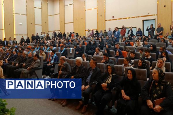 همایش بدرقه‌ دانش‌آموزان منتخب سازمان دانش‌آموزی به عمره‌ مفرده دانش‌آموزی