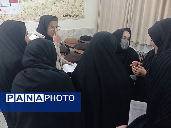 تحویل کارنامه در دبیرستان نمونه اندیشه