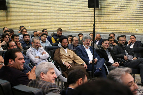 نشست صمیمی‌ دانش‌آموختگان دبیرستان امام رضا(ع) قم در هیات خادم الرضا(ع)
