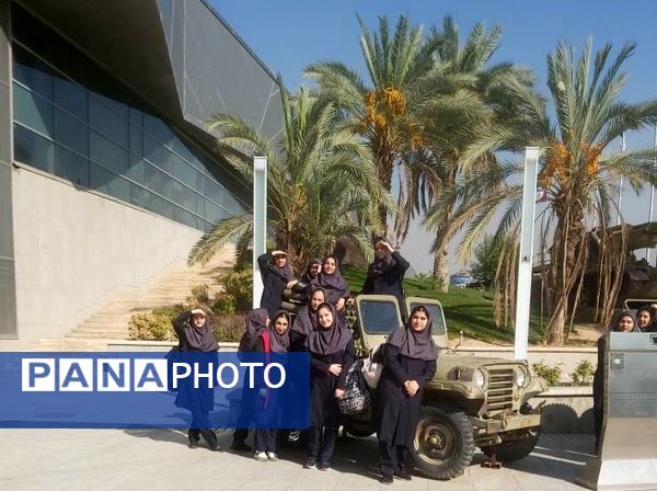 بازدید دانش‌آموزان شهیده قزوینی از موزه دفاع مقدس 