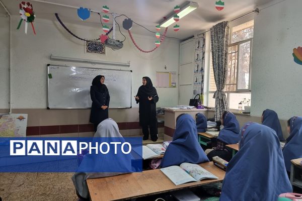 بازدید گروه های آموزشی از کلاس های دبستان خورسندیان دو