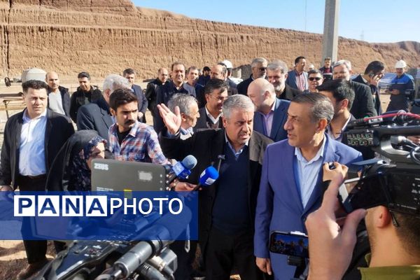 بازدید معاون اجرایی رئیس‌جمهور از طرح فاضلاب پرند