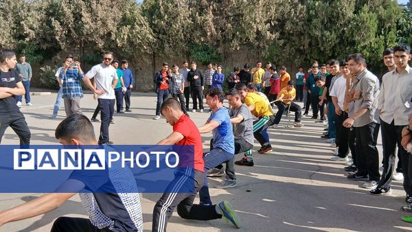 برگزاری مسابقات ورزشی دبیرستان معلم ساوجبلاغ در هفته تربیت‌بدنی