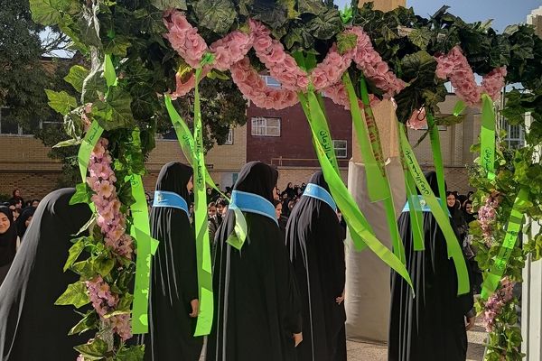 زنگ مهر در مدرسه نمونه دولتی شهید حج‌فروش نواخته شد؛ آغاز سال تحصیلی با تجلیل از ستاره‌های درخشان