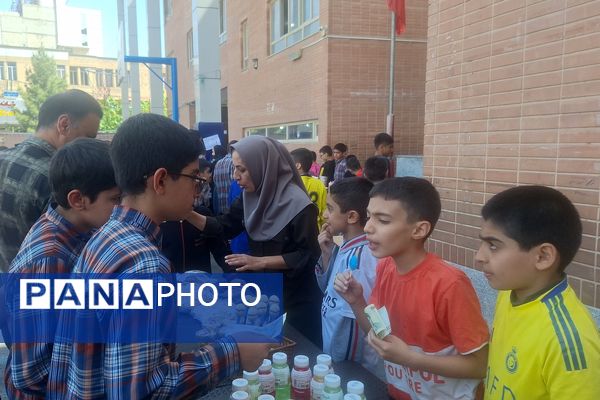 برگزاری بازارچه کسب و کار دانش‌آموزی با مهارت کسب و کار و درآمد و استقلال مالی