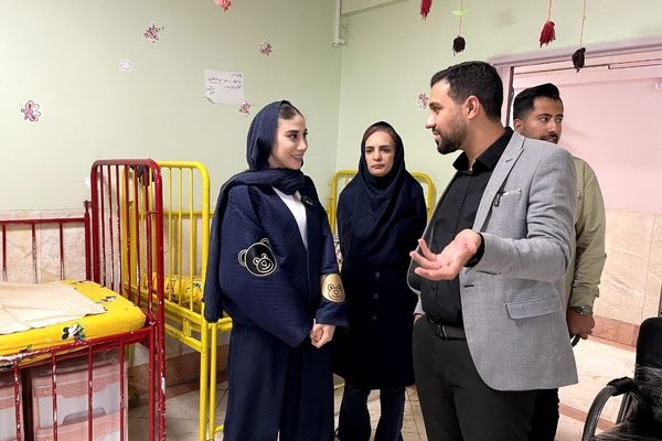 بازدید قهرمان تکواندو از مرکز نگهداری دختران دارای معلولیت