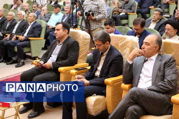 آیین کلنگ‌زنی ۱۶ مدرسه خیرساز در کاشان؛ مشارکت مردمی، حمایت دولتی