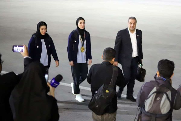 آیین استقبال باشکوه از آتوسا گلشاد نژاد، قهرمان طلای کاراته ایران در کرمانشاه