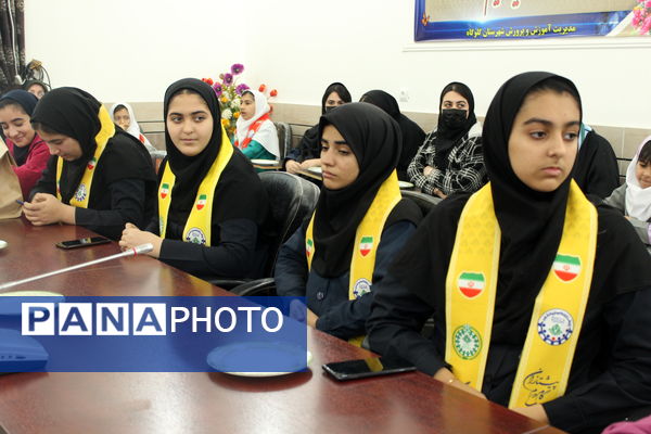 آیین تقدیر از دانش‌آموزان و فرهنگیان برگزیده در گلوگاه