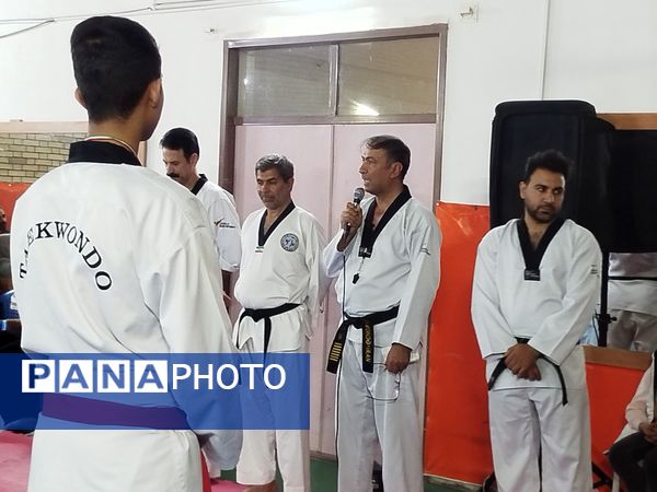مراسم تجلیل قهرمانان تکواندوی استان خراسان رضوی از باشگاه دلاوران در کاشمر
