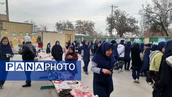 نمایشگاه دست‌ساخته‌های ورزشی و چالش عکس و لباس دوران کودکی و دلنوشته در مدرسه دخترانه ضحی ۲ شیروان