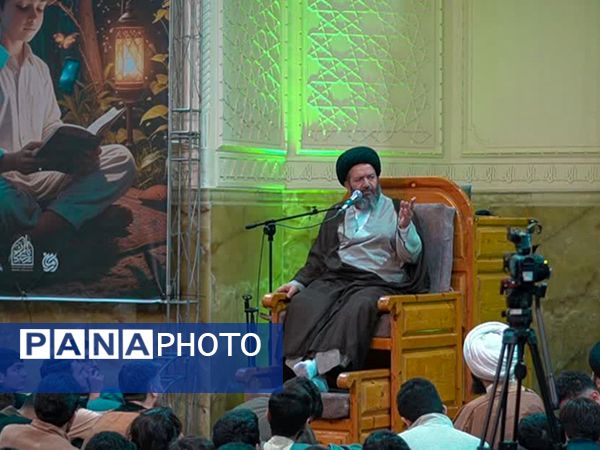 جلوه‌ای از اعتکاف دانش‌آموزی در مسجد امام علی‌بن‌ابی‌طالب (ع)