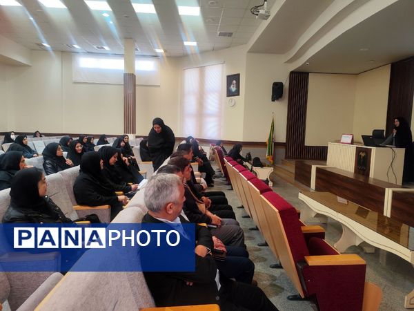 نشست تخصصی رابطین پژوهش؛ گامی برای توسعه علمی مدارس ناحیه ۶