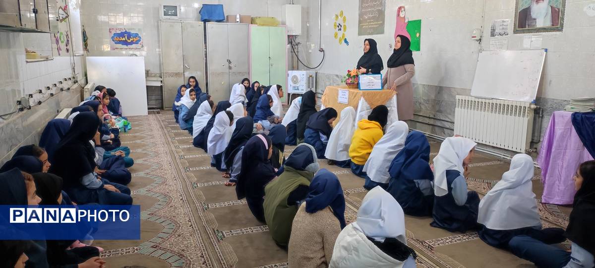 کارگاه آموزشی دانش‌آموزان در هفته پدافند غیرعامل (پدافند زیستی) در مدرسه شهید خاقانی شهرستان شیروان