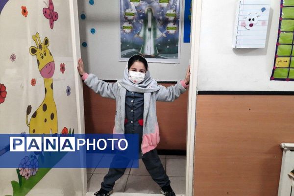 مانور سراسری زلزله و ایمنی با شعار "مدرسه ایمن، جامعه تاب‌آور" در مدرسه سارا شهرستان ملارد