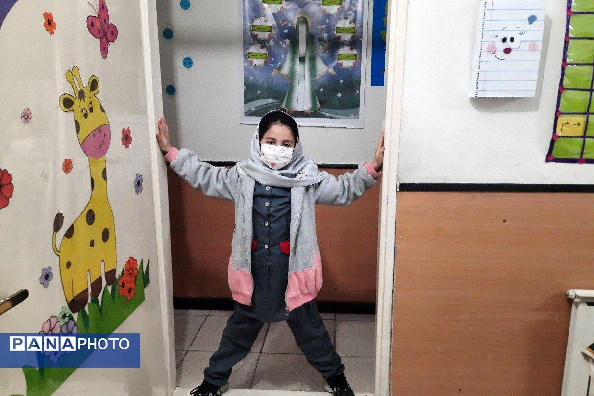 مانور سراسری زلزله و ایمنی با شعار "مدرسه ایمن، جامعه تاب‌آور" در مدرسه سارا شهرستان ملارد