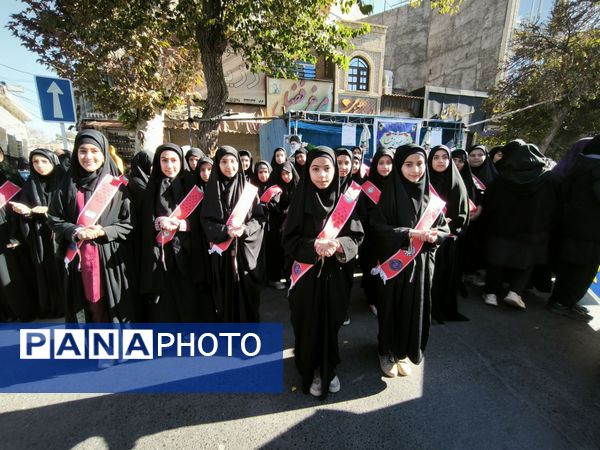 راهپیمایی 13 آبان با حضور حداکثری دانش آموزان در شهرستان نیشابور 