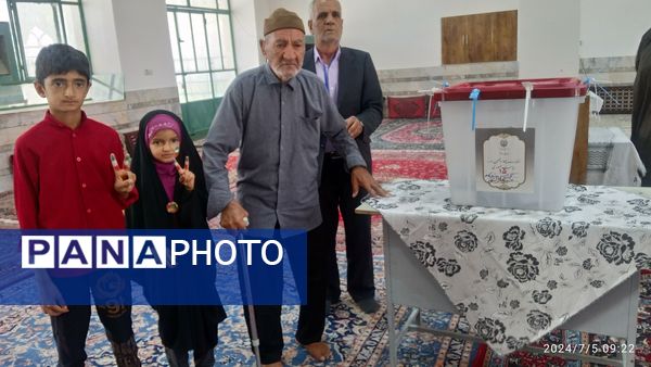 حضور پرشور مردم ولایتمدار شهرستان خلیل‌آباد در شعب اخذ رای 