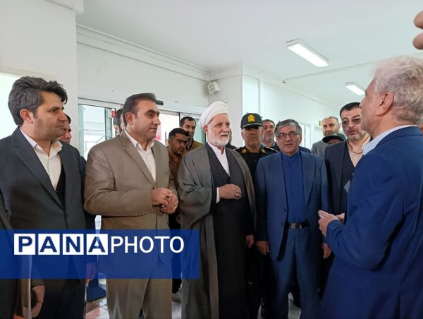 بازدید میدانی دادستان انتظامی قضات در کوهدشت و دیدار با کارکنان و خانواده شهدا