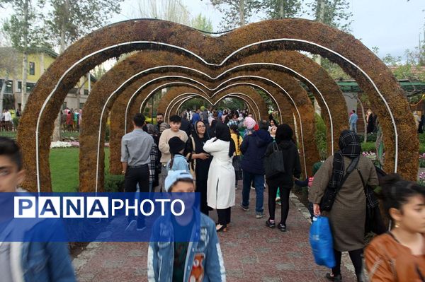 حال و هوای جشنواره  لاله‌های کرج 