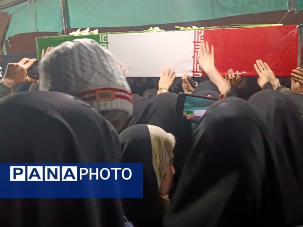 تشییع پیکر شهید گمنام در نمایشگاه یاس کبود 