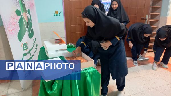 نواختن زنگ نماز با شعار «مِهر با مُهر» در مدارس شهرستان ملارد همزمان با آغاز سال تحصیلی