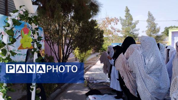 آیین نواختن زنگ نماز در مدرسه فرهنگ شهرستان خلیل آباد 
