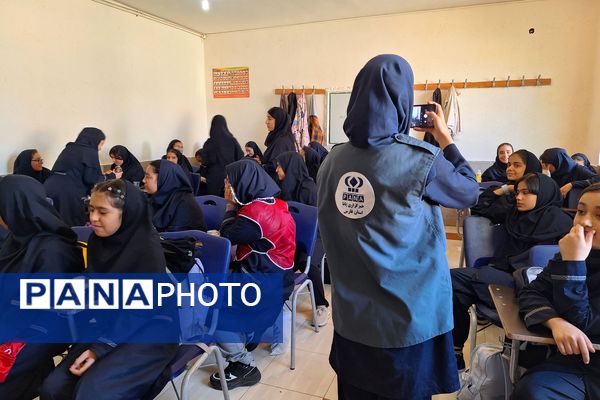 بینایی سنجی و توزیع قرص آهن در آموزشگاه پویش ناحیه ۳شیراز 