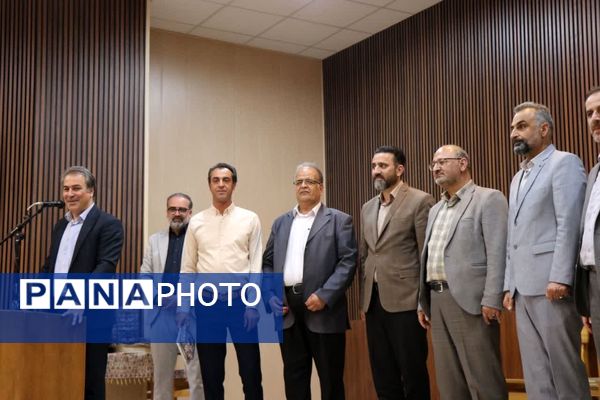 آیین تجلیل از اعضای ستاد سومین جشنواره استانی تئاتر خیابانی کودک و نوجوان‌ در دلیجان