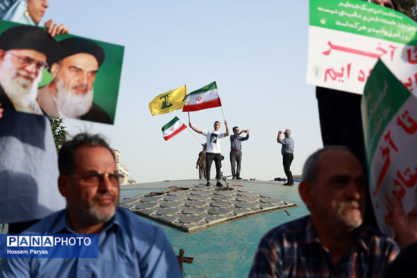 تجمع مردمی بشارت فتح در میدان انقلاب