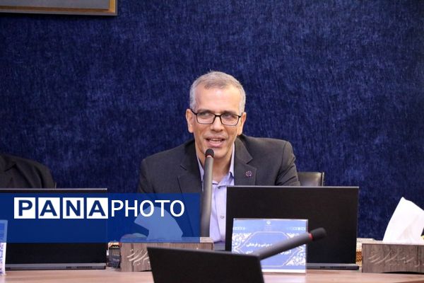 تجلیل از دانش آموزان افتخارآفرین خراسان رضوی در کنکور سراسری و مدال آور در المپیادهای علمی جهانی