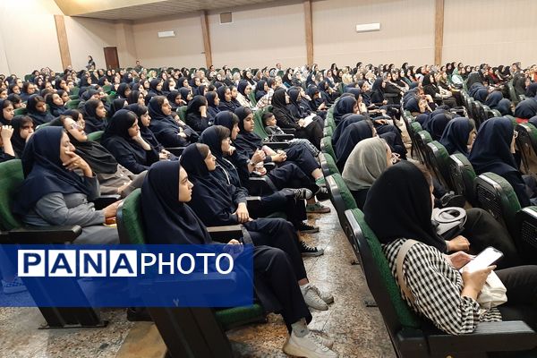 اولین جلسه هدایت تحصیلی دبیرستان پویش ناحیه ۳شیراز 