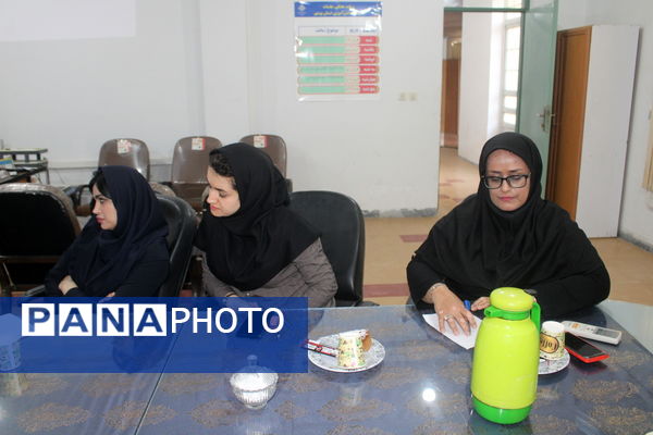 کافه کتاب با موضوع قدرت قدردانی در سازمان دانش‌آموزی استان بوشهر 