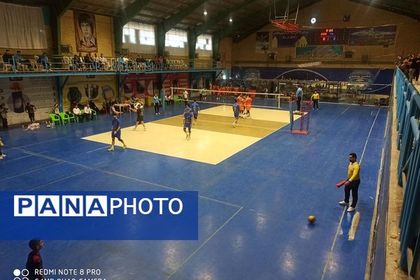 رقابت حساس لیگ دسته اول والیبال کشور در ورامین