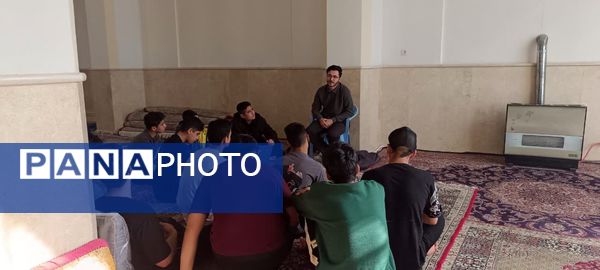 مراسم معنوی اعتکاف دانش‌آموزان پسر ابرکوهی در مسجد چهارده معصوم 