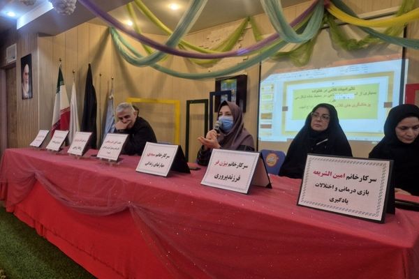 جلسه آموزش خانواده در دبستان دخترانه شاهد تحقیقی ناحیه۶