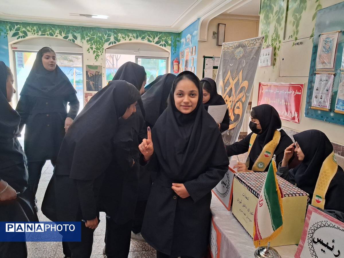 میزبانی پیشتازان مدرسه شهید مدرس در انتخابات شورای دانش‌آموزی