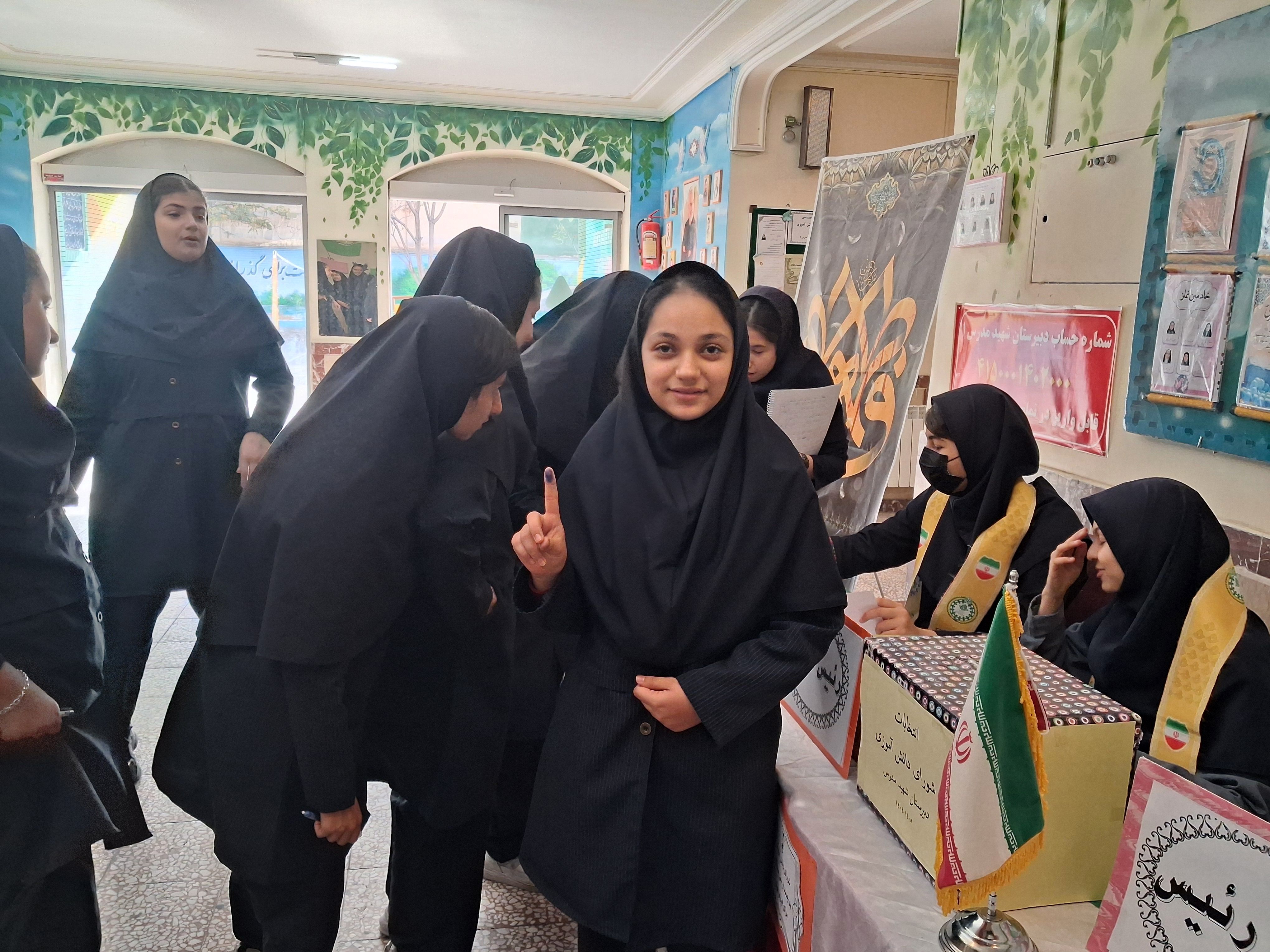 میزبانی پیشتازان مدرسه شهید مدرس در انتخابات شورای دانش‌آموزی