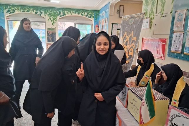 میزبانی پیشتازان مدرسه شهید مدرس در انتخابات شورای دانش‌آموزی